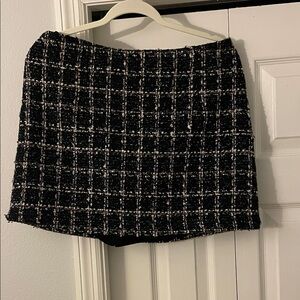 Abercrombie- Black, Tan and White Tweed Skort. SIZE LARGE. worn 1x